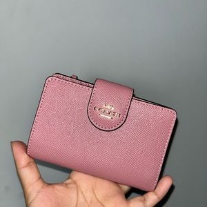 COACH Medium corner zip wallet